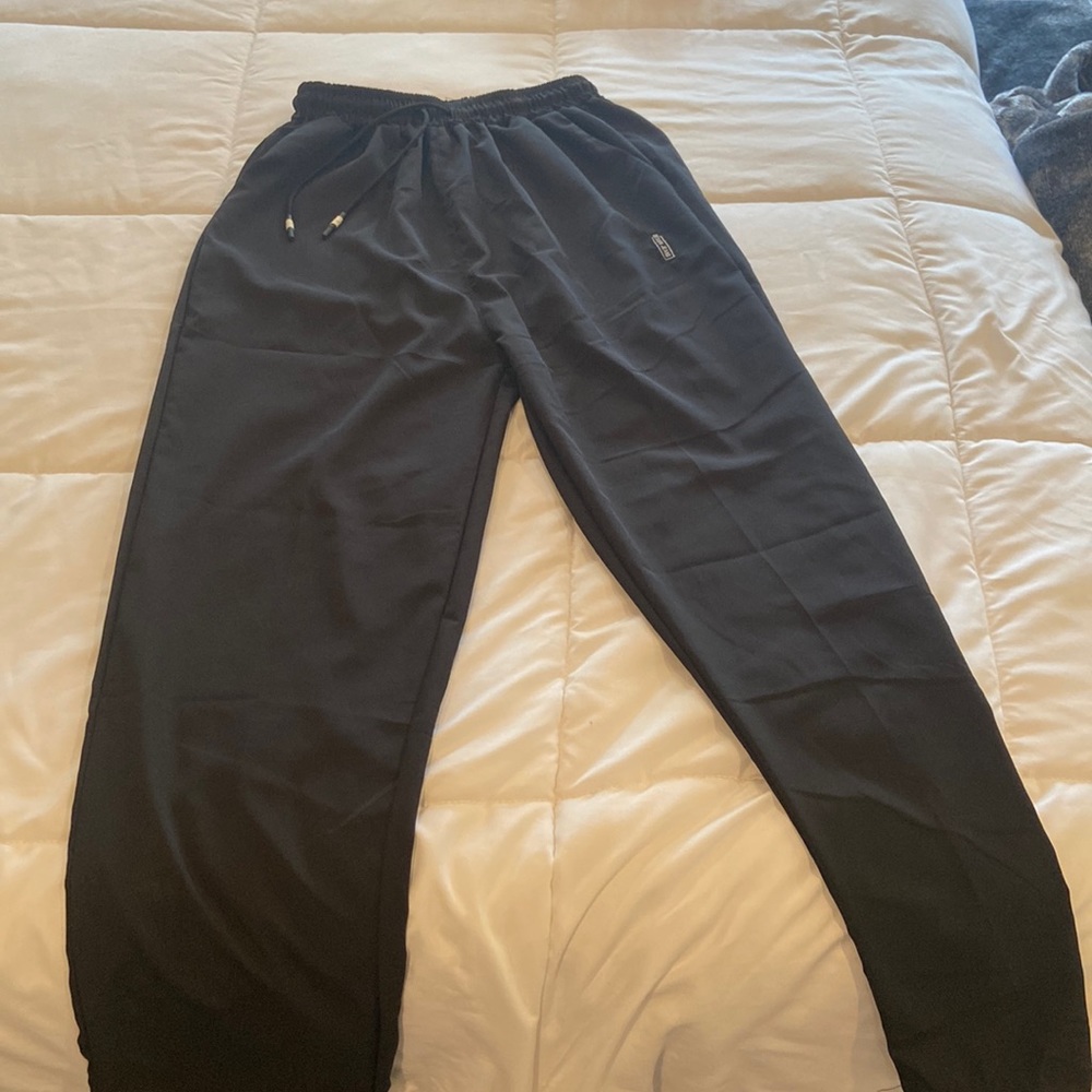 Women’s athleisure pants